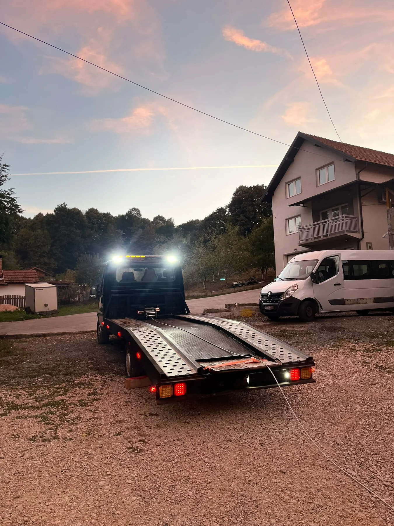 Mustafić šlep vozilo sa spuštenom platformom
